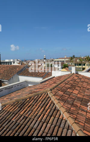 Auf der Dachterrasse-Blick über Ponta Delgada. Insel São Miguel. Azoren. Portugal Stockfoto