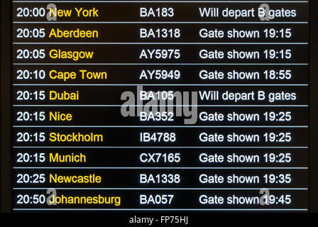 Heathrow Flughafen-Anzeigentafel. Stockfoto