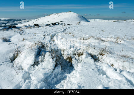 South Head von der Strecke zu Brown Knoll im Schnee, in der Nähe von Hayfield, Peak District, Derbyshire, England, UK. Stockfoto