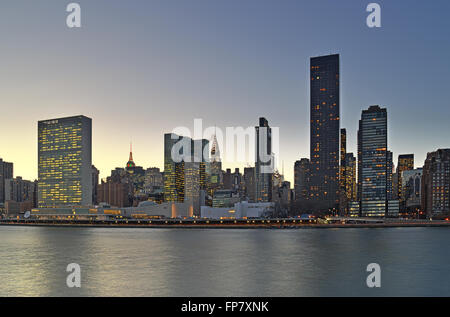 Blick auf Manhattan aus die Roosevelt Island. Stockfoto