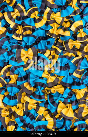 Schmetterling Fantasia Pasta. Farfalle Pasta. Aromatisiert farbig Pasta. Pasta-spezialitäten Stockfoto