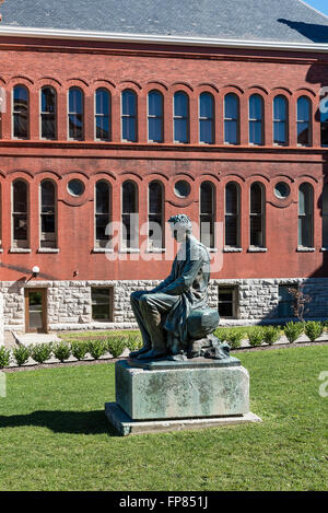 Junge Lincoln Skulptur auf dem Campus der Syracuse University in Syracuse, New York, USA Stockfoto