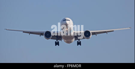 Egyptair Boeing 777 SU-DDR auf dem endgültigen Anflug auf den Flughafen London-Heathrow LHR Stockfoto