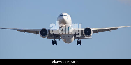 Egyptair Boeing 777 SU-DDR auf dem endgültigen Anflug auf den Flughafen London-Heathrow LHR Stockfoto