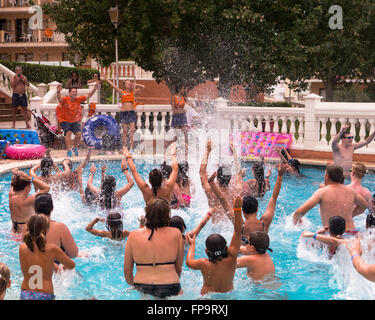 Stehenden Personen Aqua Aerobic im Pool der Palma bay Clubresort, El Arenal, Mallorca, Spanien Stockfoto