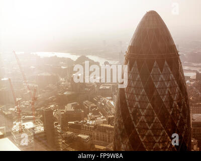 London: Die Gurke Swiss Re Gebäude von oben Stockfoto