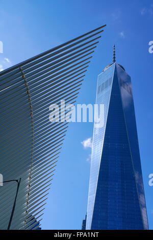 Oculus mit Freedom Tower aka One World Trade Center, Manhattan, New York City, USA Stockfoto