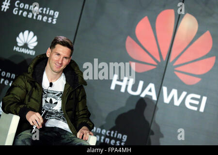 Barcelona, Spanien. 17. März 2016. Argentinische vorwärts Lionel Messi FC Barcelona besucht eine Pressekonferenz in der Huawei Messi Termin als des Unternehmens neueste Global Brand Ambassador in Barcelona, Spanien, 17. März 2016 ankündigt. © Pau Barrena/Xinhua/Alamy Live-Nachrichten Stockfoto