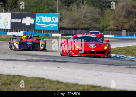 Sebring, FL, USA. 17. März 2016. Die Risi Competizione Ferrari Rennen durch die Kurven bei den Mobil 1 12 Stunden von Sebring auf dem Sebring International Raceway in Sebring, FL. Credit: Csm/Alamy Live-Nachrichten Stockfoto