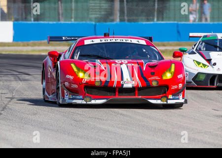 Sebring, FL, USA. 17. März 2016. Die Scuderia Corsa Ferrari 488 GTE Rennen durch die Kurven bei den Mobil 1 12 Stunden von Sebring auf dem Sebring International Raceway in Sebring, FL. Credit: Csm/Alamy Live-Nachrichten Stockfoto