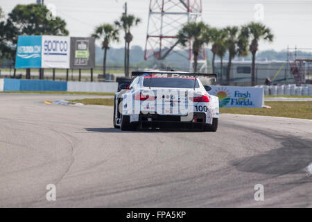 17. März 2016 - Sebring, FL, USA - Sebring, FL - 17. März 2016: Das BMW Team Rll Rennen durch die Kurven bei den Mobil 1 12 Stunden von Sebring Sebring International Raceway in Sebring, FL. Stockfoto