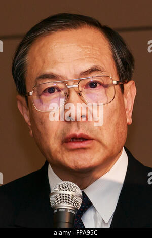 Tokio, Japan. 18. März 2016. Toshiba Corp. President und CEO Masashi Muromachi spricht während einer Pressekonferenz am Sitz Unternehmens am 18. März 2016, Tokio, Japan. Toshiba sagte, dass es voraussichtlich im nächsten Jahr ab April in die Gewinnzone zurückkehren. Muromachi angekündigten Restrukturierung und geschäftlichen Konsolidierungsmaßnahmen, die auf 40 Milliarden Yen im Konzernergebnis nach Steuern für das Jahr 2016 (ca. $ 360 Millionen) nach einem Skandal Buchhaltung führen würde, die prognostizierten Verluste auf 710 Milliarden Yen für 2015 geführt. Bildnachweis: Aflo Co. Ltd./Alamy Live-Nachrichten Stockfoto