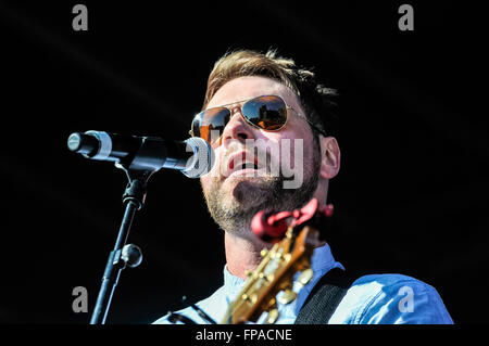 Belfast, Nordirland. 17. März 2016 - ehemaligen Westlife Mitglied Brian McFadden singt bei der St. Patricks Day Konzert in Belfast Credit: Stephen Barnes/Alamy Live News Stockfoto