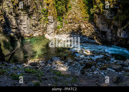 Die coquihalla River fließt durch den Coquihalla Canyon im Othello Tunnels in der Nähe der Stadt der Hoffnung in British Columbia in Kanada Stockfoto