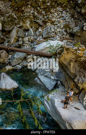 Die coquihalla River fließt durch den Coquihalla Canyon im Othello Tunnels in der Nähe der Stadt der Hoffnung in British Columbia, Kanada Stockfoto