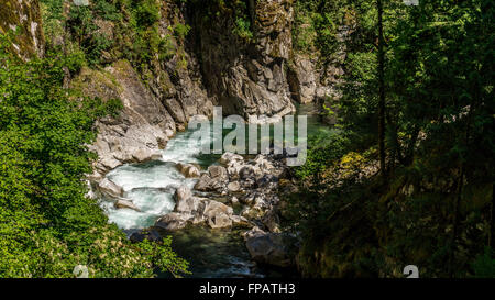 Die Coquihalla-Flusses, wie es fließt durch den Coquihalla Canyon bei den Othello Tunneln in der Nähe der Stadt Hope in Britisch-Kolumbien Stockfoto