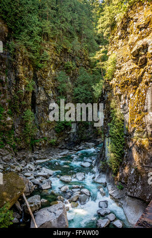 Die Coquihalla-Flusses, wie es fließt durch den Coquihalla Canyon bei den Othello Tunneln in der Nähe der Stadt Hope in Britisch-Kolumbien Stockfoto