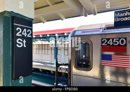 MTA 242 Street Station Van Cortlandt Park im New Yorker U-Bahn-System. Es ist die Endstation der Linie 1 Zug in die Bron Stockfoto