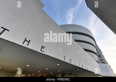 New York City - 31. Januar 2016: Die berühmte Solomon R. Guggenheim Museum für moderne und zeitgenössische Kunst in New York City, USA Stockfoto