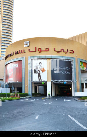 Dubai, Vereinigte Arabische Emirate: Dubai Mall Eingang und Parkfläche. Dubai Mall ist eines der renommierten shop Stockfoto