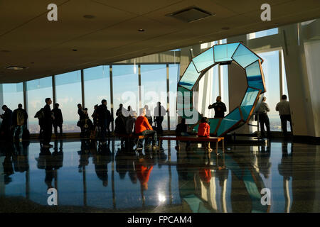 Leitfaden geben Einführung für die Besucher im One World Observatory am World Trade Center, Manhattan, New York City, USA Stockfoto