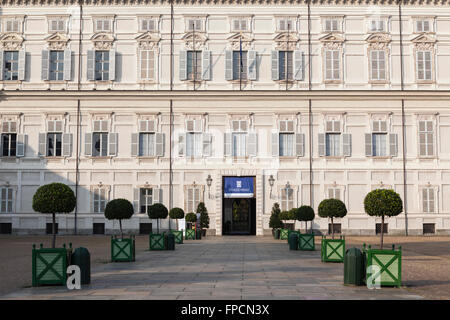 Eine Außenansicht des Palazzo Reale in Turin, einem Gebäude des 16. Jahrhunderts Stockfoto