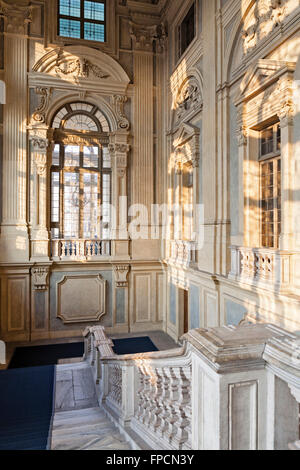 Eine Innenansicht von der großen Treppe im Palazzo Madama, entworfen von Filippo Juvarra. Stockfoto