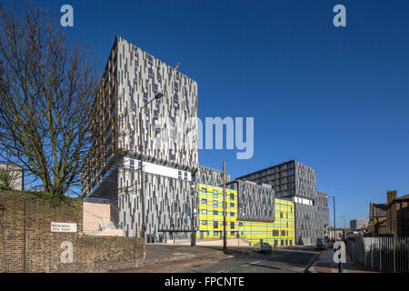 Eine Außenansicht eines modernen Wohnhauses in Woolwich in London, ein neues modernes Design. Stockfoto