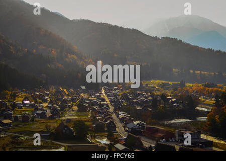 Shirakawago Dorf im Herbst-Saison. Stockfoto