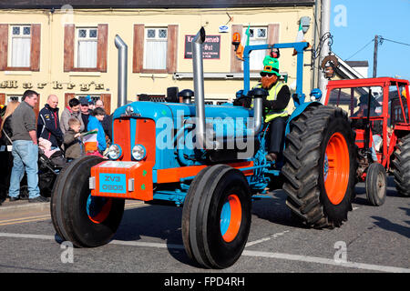 Fordson Super großen Traktor in Carrickmacross St. Patricks Day Parade Stockfoto