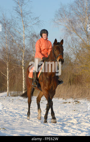 Reiter auf Bavaian Reiten im winter Stockfoto