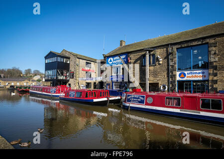 Hausboote auf dem Wasser bei Skipton in West Yorkshire Stockfoto