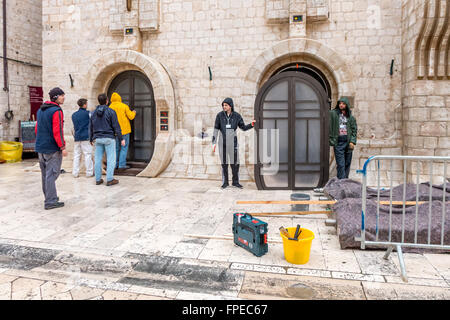 Am Placa, die Hauptstraße in Dubrovnik Altstadt, wurden die Gebäude geändert, um eine Filmkulisse für neue Star Wars Film geworden Stockfoto