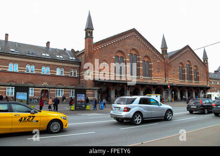 Verkehr außerhalb Kopenhagen Central Railway Station, Bernstorffsgade, Dänemark Stockfoto