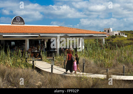 Vogamari Restaurant, Migjorn Strand, Insel Formentera, Balearen Inseln, Spanien. Mediterrane Küche. Stockfoto