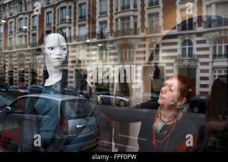 Der Kooples Modekleidung bei Rue Antoine Dansaert, Brüssel, Belgien. Das Königreich von luxuriösen Geschäften in Brüssel hat einen Namen: die Stockfoto