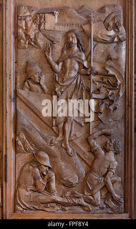 Auferstehung Jesu. Detail des Seitenteils Flügel des Altars Kreuzigung (1508) des deutschen Bildhauers Tilman Riemenschneider in der Peter-Und-Paul-Kirche in Detwang bei Rothenburg Ob der Tauber, Franken, Bayern, Mitteldeutschlands. Stockfoto