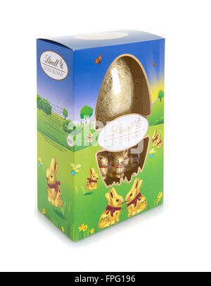 Lindt Gold Bunny Easter Egg auf weißem Hintergrund Stockfoto