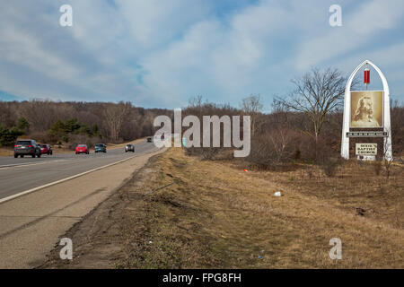 Clarkston, Michigan - ein Zeichen entlang Interstate 75 von Dixie Baptist Church fragt: "bist du auf dem richtigen Weg?" Stockfoto