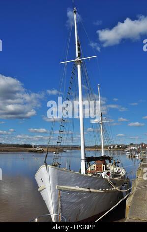 Yacht vor Anker bei Topsham, Devon, England, UK Stockfoto