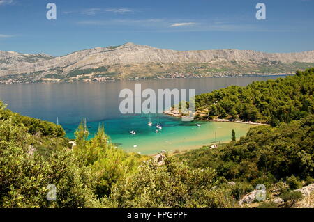 Malerische Aussicht auf Lovrecina Sandstrand auf der Insel Brac, Kroatien Stockfoto