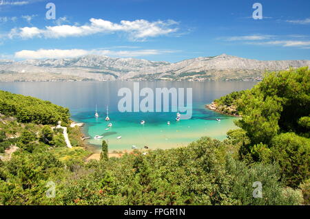 Malerische Aussicht auf Lovrecina Sandstrand auf der Insel Brac, Kroatien Stockfoto