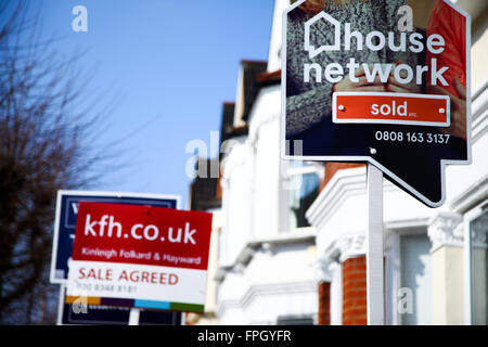 Immobilienmakler Bretter in Nord-London Stockfoto