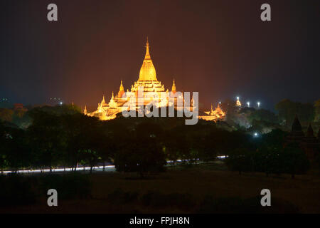 Ananda Pahtowas Tempel in der Nacht, Bagan, Myanmar Stockfoto