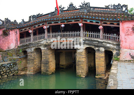 Im 17. Jahrhundert japanische überdachte Brücke oder Cau Chua Pagode ist eine berühmte Sehenswürdigkeiten in Hoi an, Vietnam. Stockfoto