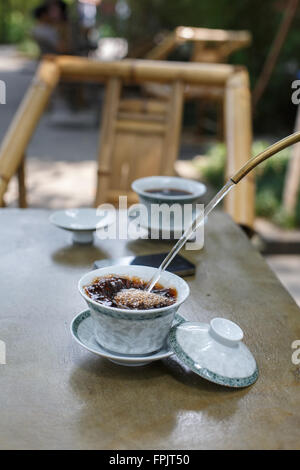 Abgedeckten Schüssel Tee in Sichuan China Stockfoto