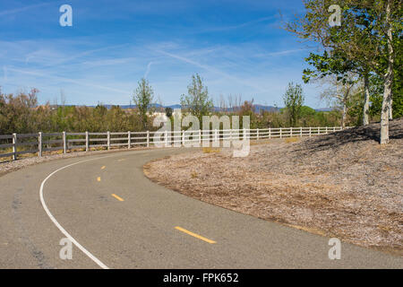 Radweg windet sich um eine Nachbarschaft ist Suburban Los Angeles Kalifornien Stockfoto