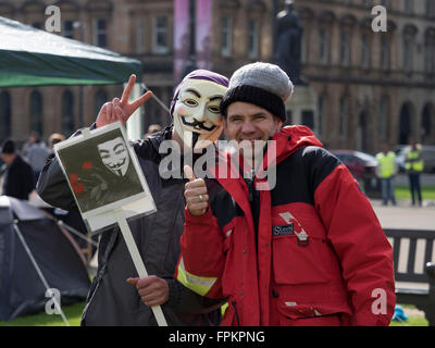 Glasgow, Vereinigtes Königreich. 19. März 2016. Obdachloser Raymond King in Glasgows George Square. #M19Scot #refugeeswelcome Kredit: Alan Robertson/Alamy Live-Nachrichten Stockfoto