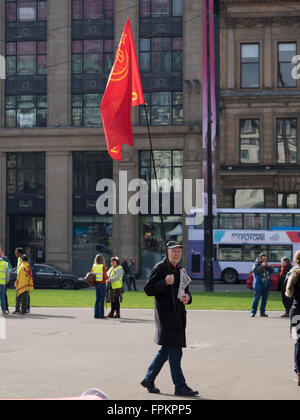 Glasgow, Vereinigtes Königreich. 19. März 2016. Tausende von Menschen versammeln sich in Glasgows George Square zu protestieren gegen Rassismus und Flüchtlinge willkommen. #M19Scot #refugeeswelcome Kredit: Alan Robertson/Alamy Live-Nachrichten Stockfoto