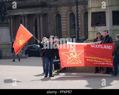 Glasgow, Vereinigtes Königreich. 19. März 2016. Tausende von Menschen versammeln sich in Glasgows George Square zu protestieren gegen Rassismus und Flüchtlinge willkommen. #M19Scot #refugeeswelcome Kredit: Alan Robertson/Alamy Live-Nachrichten Stockfoto